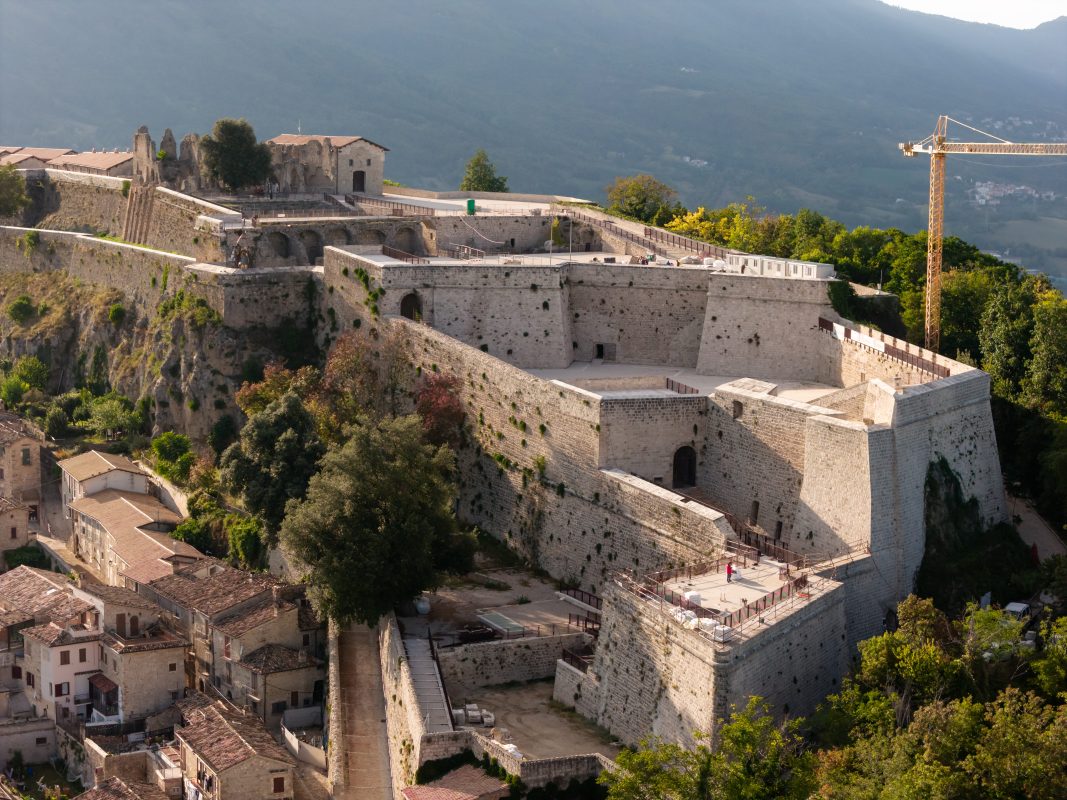 La Fortezza di Civitella del Tronto, un’opera di storia e resilienza.