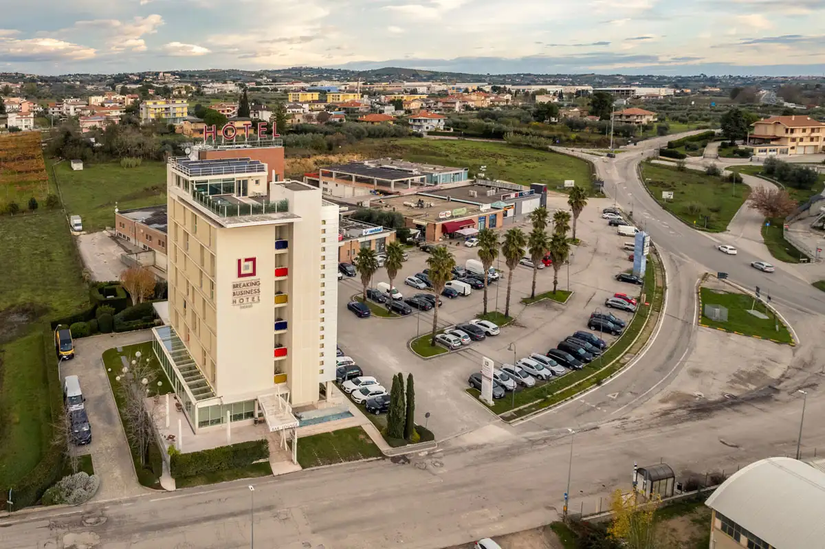Breaking Hotel — dettaglio 2