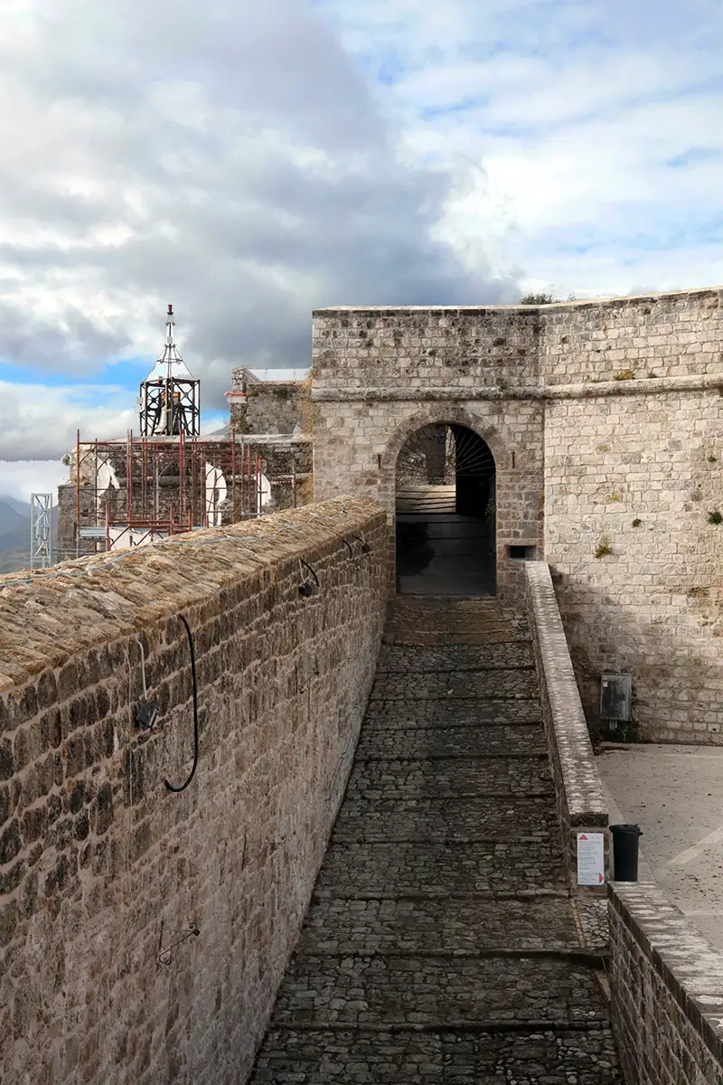 Fortezza di Civitella del Tronto (TE) — dettaglio 1